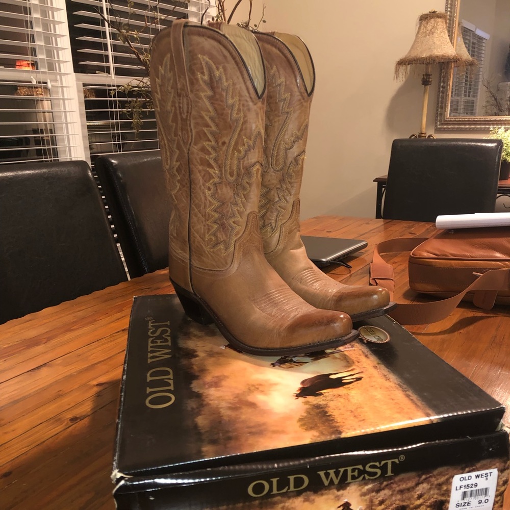 BRAND NEW NEVER WORN: Old West Cowboy Boots size 9